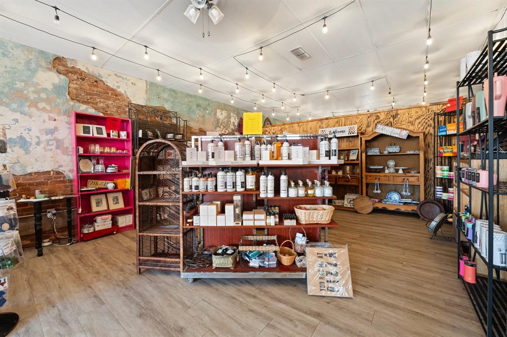 Orig Deleon - Commercial Sale