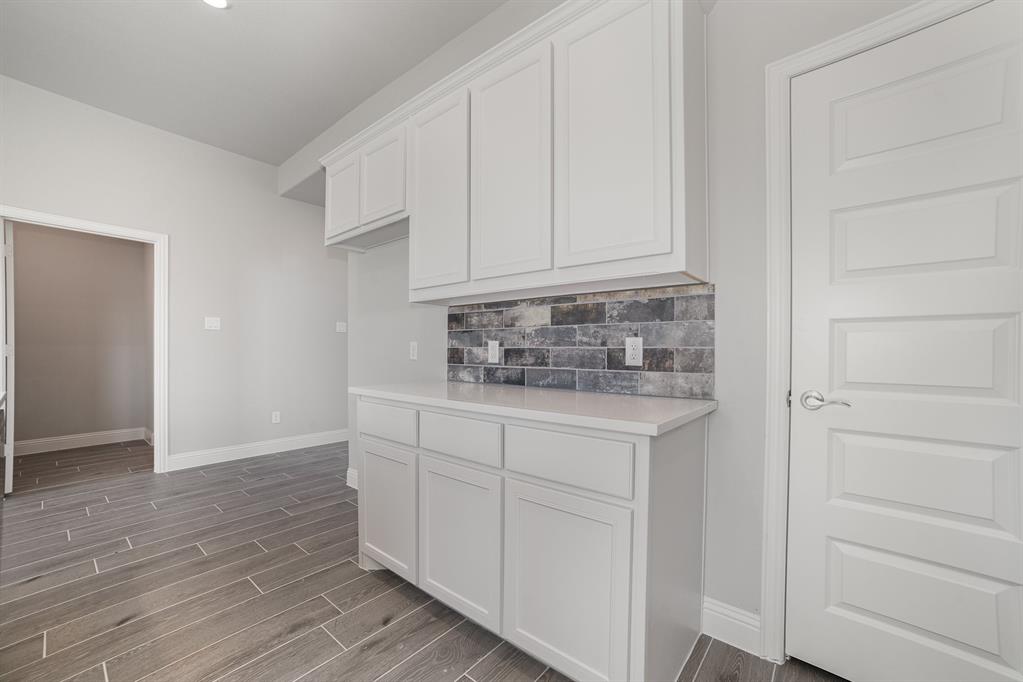 Dustin Manor - Residential