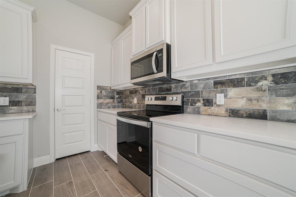 Dustin Manor - Residential