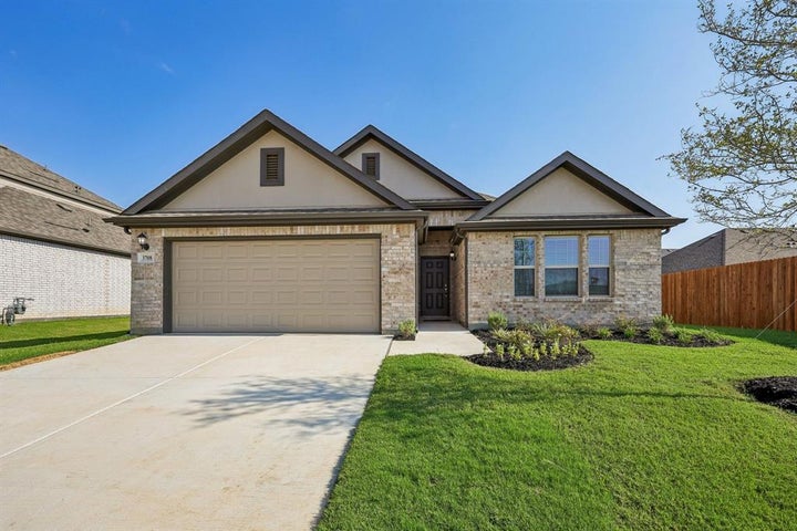 Photo 1 of 38 — 3708 Yarrow Drive, Denton, TX 76226