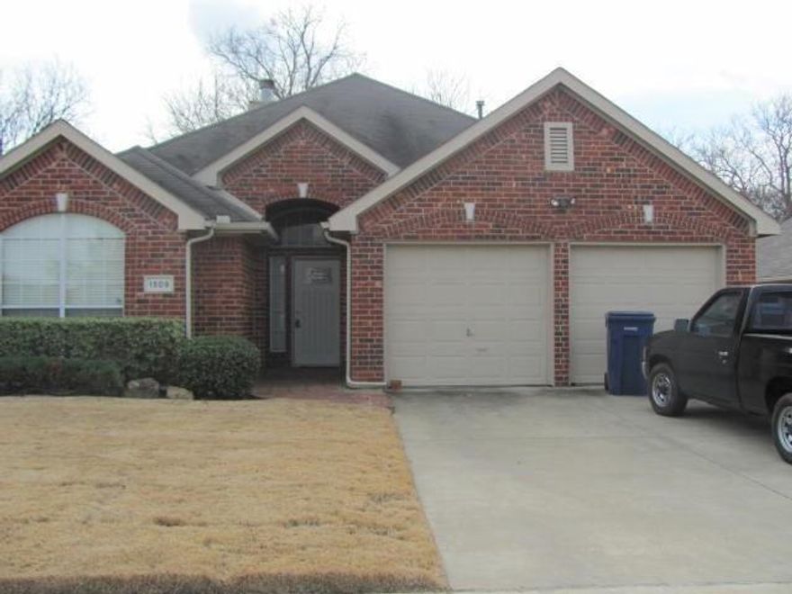 Super cute 3 bedroom 2 bath, one story in established neighborhood. Granite countertops with travertine backsplash. High end SS appliances. Property is on a great creek lot. Will not last long!