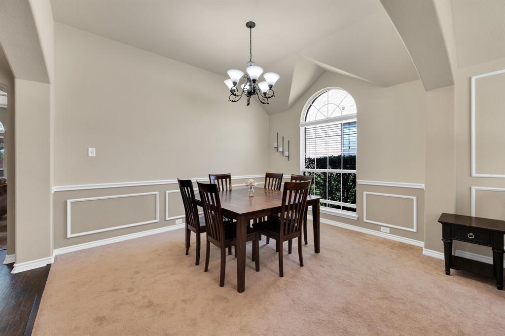 805 Warwick Court