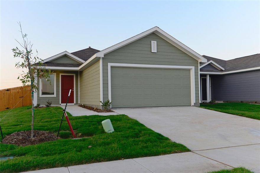 This single-story home  2023 New construction is an excellent choice for all pelpoe. It features 3 bedrooms and 2 bathrooms, one of which is the owner's suite complete with a private bathroom and walk-in closet. The front door opens into the spacious living area that includes a family room, dining area, and kitchen. Close to Walmart and Highway 380, Rent includes Wi-Fi.  This home is ready for move-in at any time.