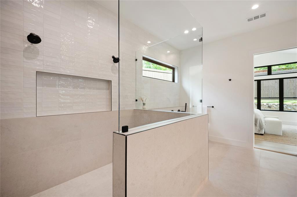 WHITE ROCK FORREST - Residential