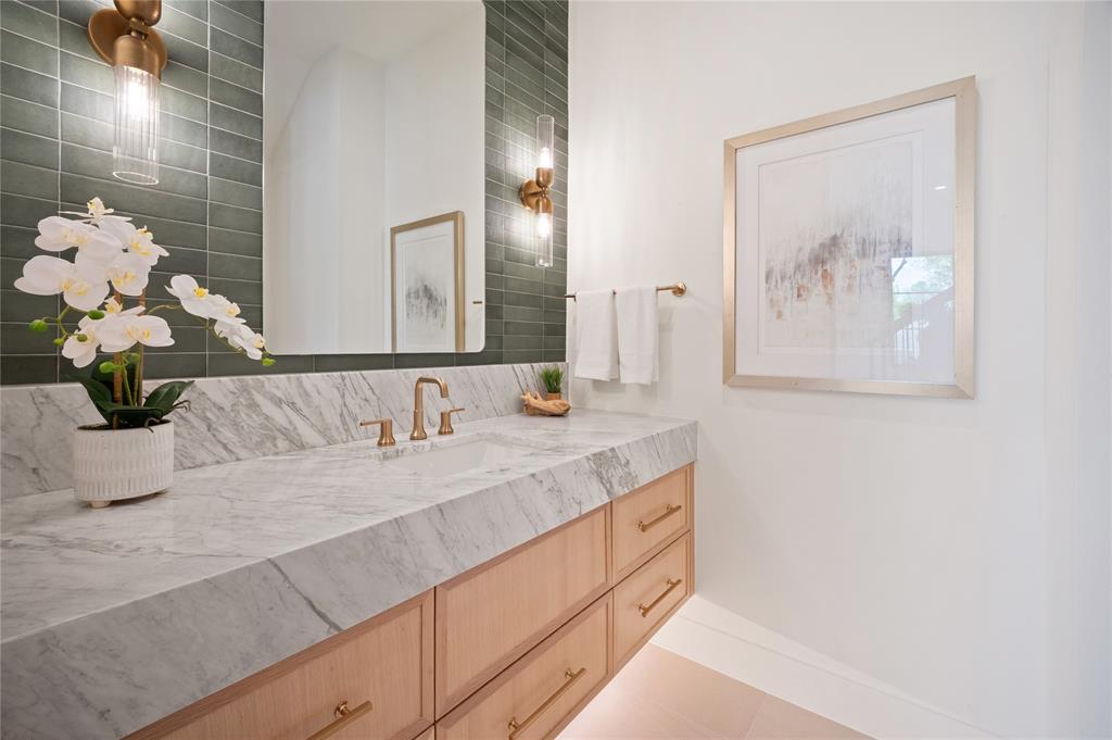 WHITE ROCK FORREST - Residential