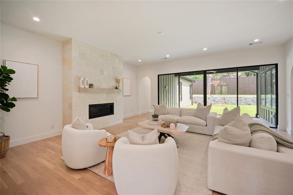 WHITE ROCK FORREST - Residential