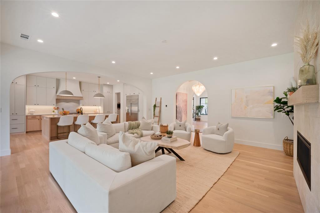 WHITE ROCK FORREST - Residential