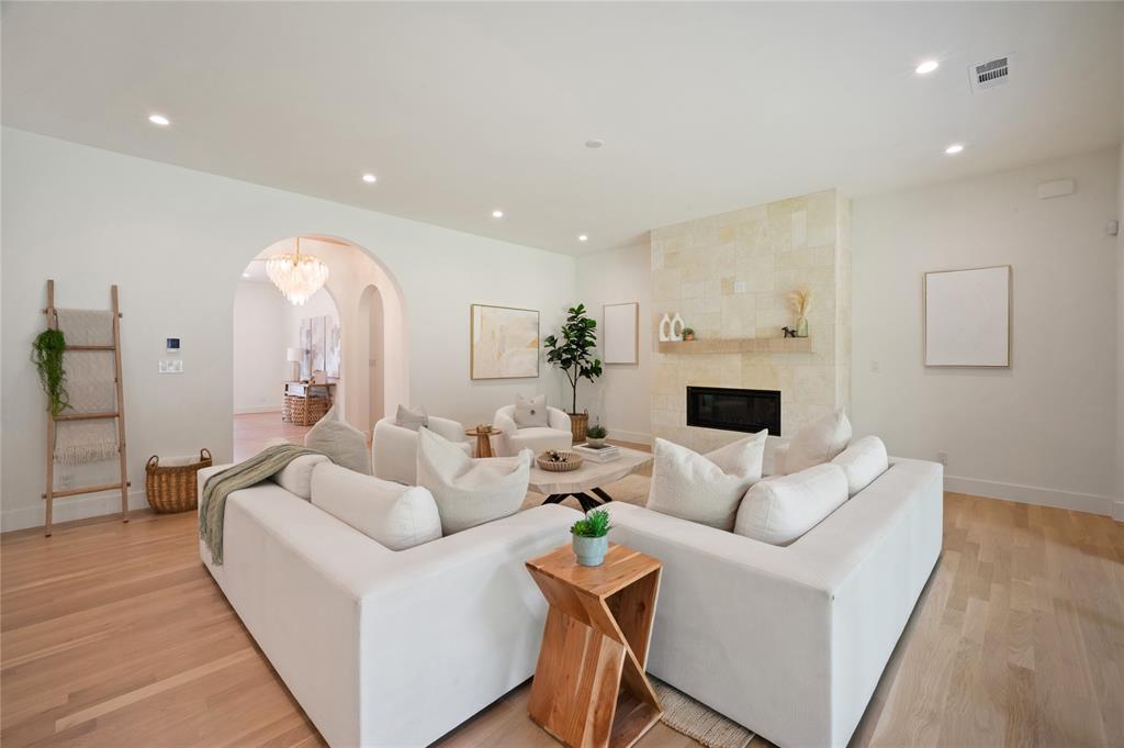 WHITE ROCK FORREST - Residential