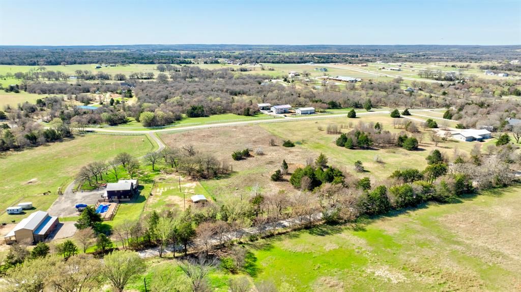 Photo of 335 County Road 1264, Whitesboro, TX 76273 (MLS # 21208866)