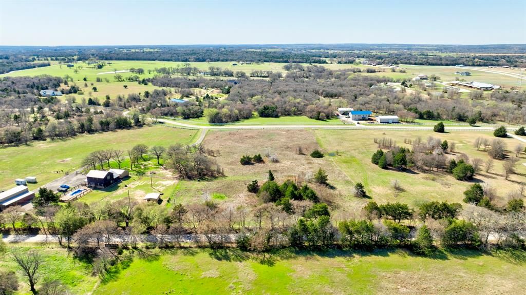 Photo of 335 County Road 1264, Whitesboro, TX 76273 (MLS # 21208866)