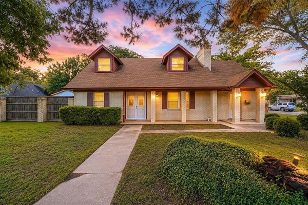 1700 CHIP N DALE DR, ARLINGTON, TX 76012 - Image b5fa3ee0d834fe2a3cd1e90f06f06eb8/1473721226