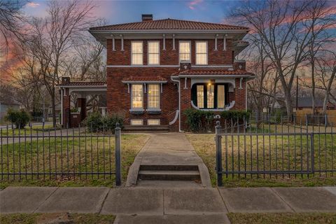 Photo of 2203 Walworth Street, Greenville, TX 75401 (MLS # 21149696)