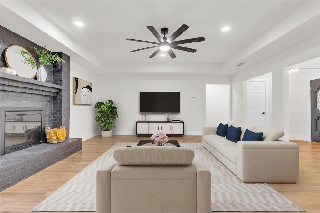 6825 Ridgewood Drive