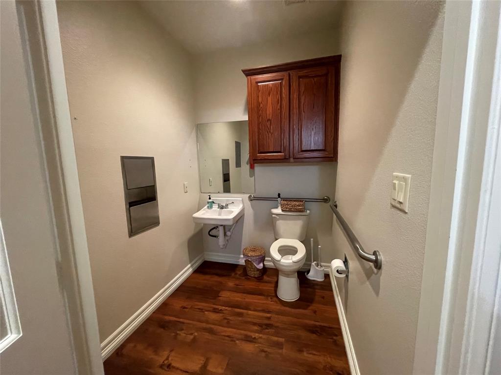 S4977 SOUTH FORTY ADD, PH II - Commercial Lease