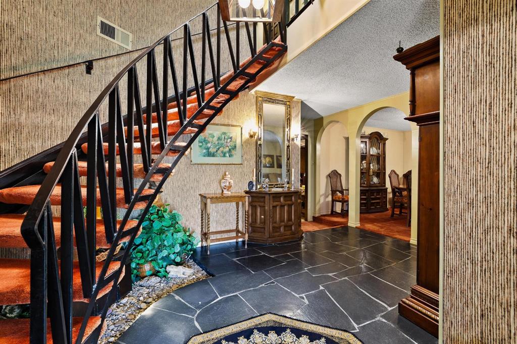2531 Shoreline Drive