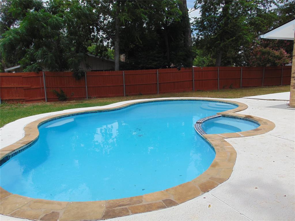 1003 Meadow View Circle