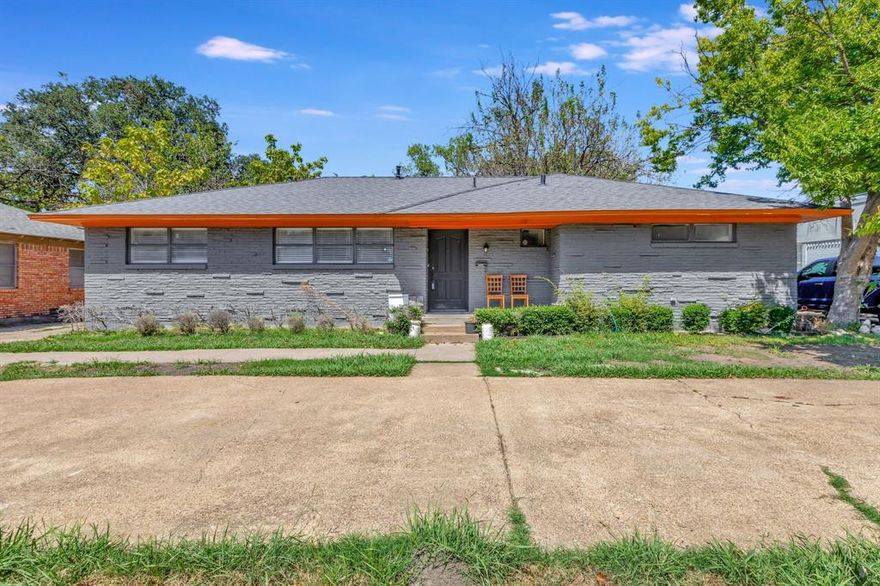 Recently Renovated Mid-Century home situated on a large lot next to Preston Hollow .Home located near many shopping and dinning places i.e North Park Mall and Preston Hollow Park . home features 3 bedrooms 2 full bath with spacious dining room . living room looking over a large backyard and a wood burning fire place gives a cozy vibes