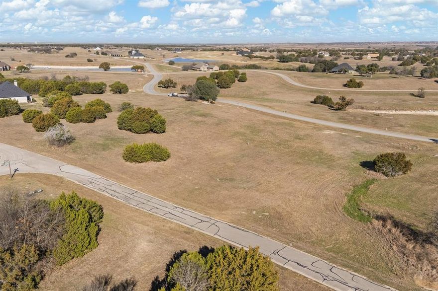 Build your dream home in The Retreat, a premier gated golf community just 30 minutes south of downtown Fort Worth. This sought-after neighborhood offers security, an award-winning 18-hole golf course, resort-style pools, fitness center, Live Oak Park, and a beautiful clubhouse with dining and event space. Private community for added privacy while still conveniently accessible.
The Retreat is more than a place to build, it’s a lifestyle.