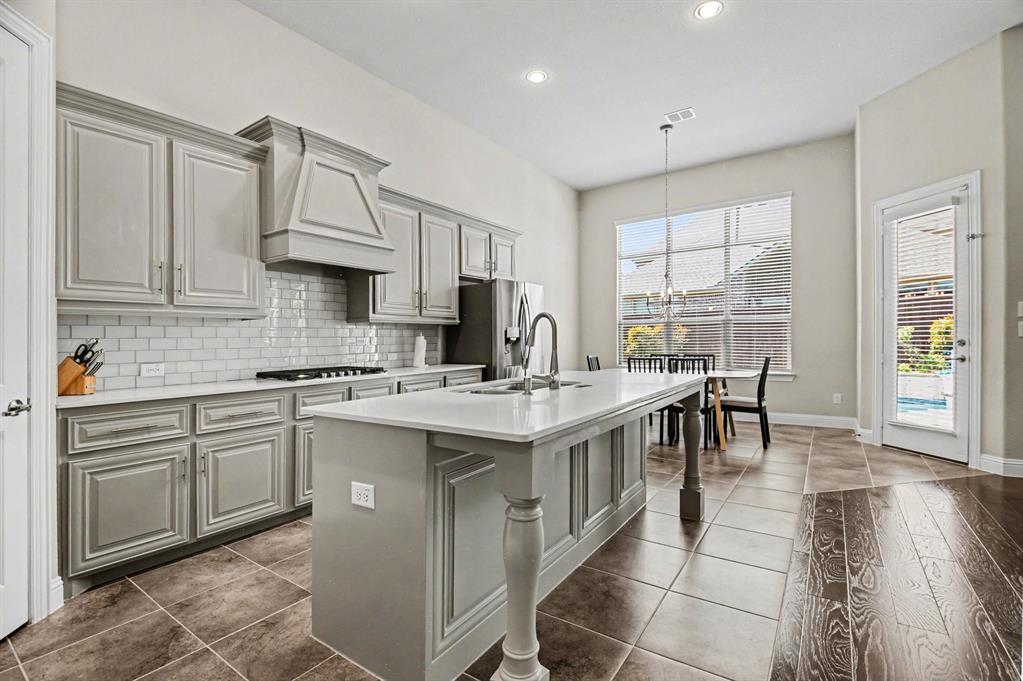 3323 Royal Ridge Drive