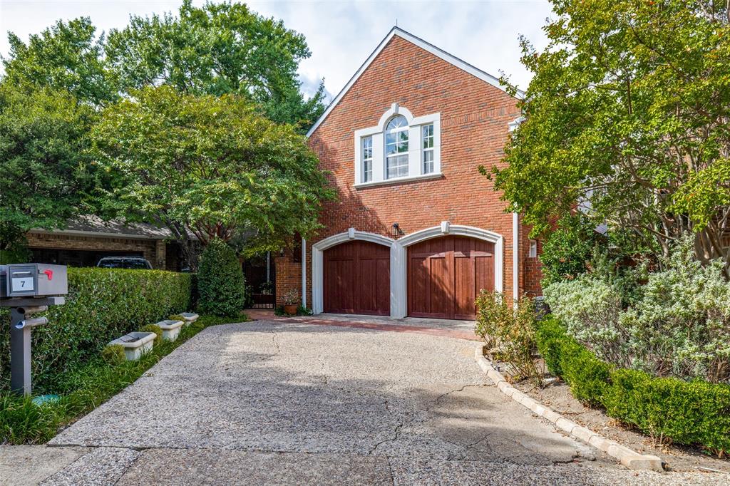 7 Queensview Court