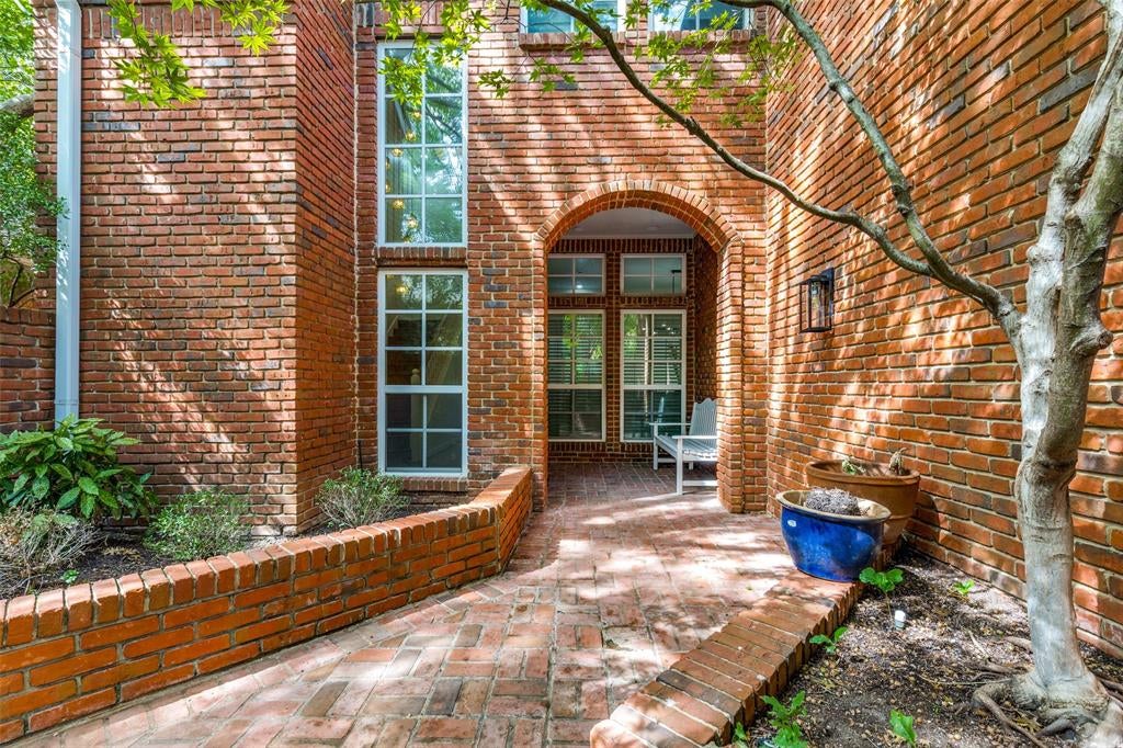 7 Queensview Court