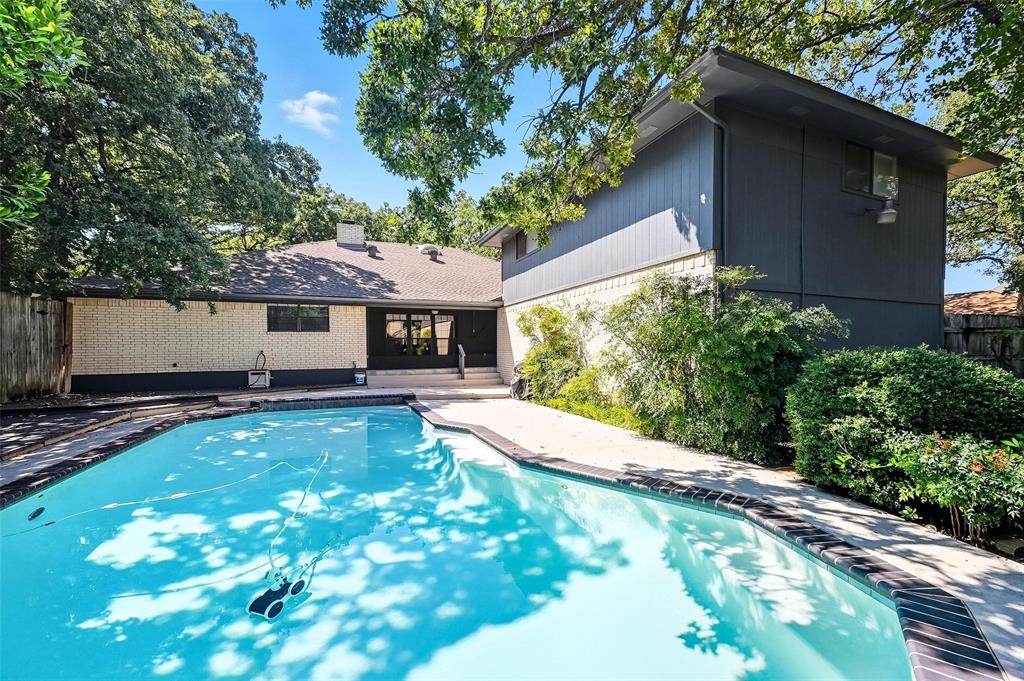 2201 Adams Drive