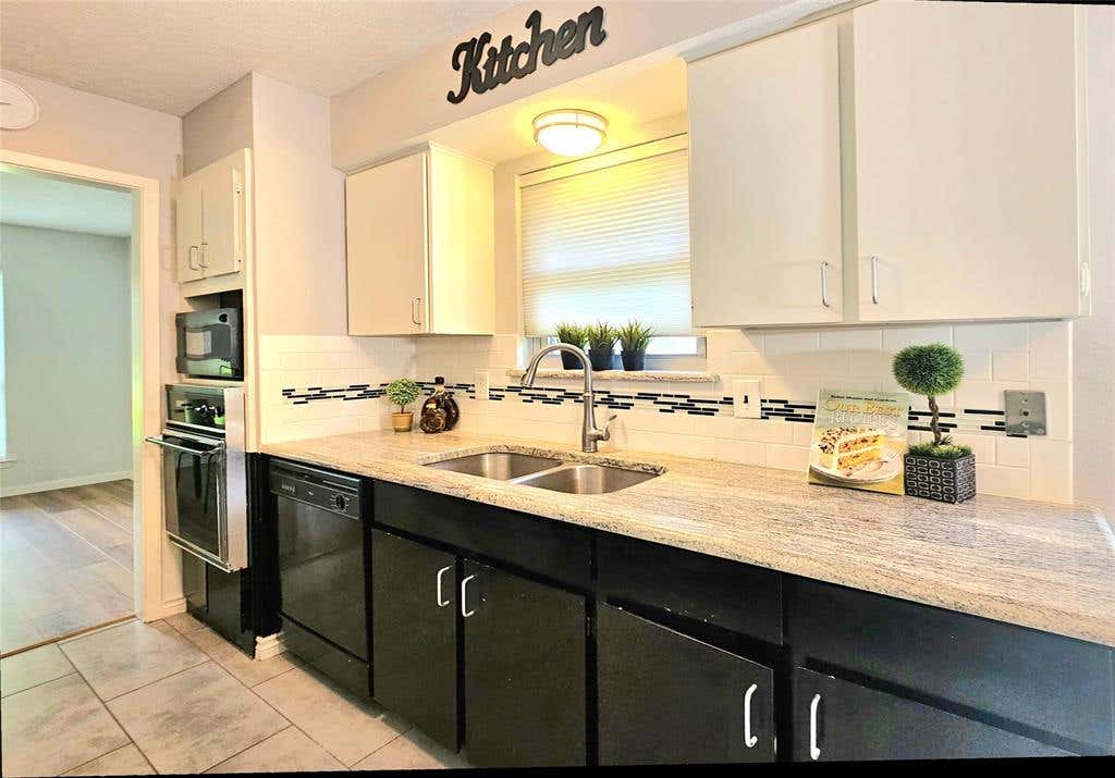 Photo of 1929 Deep Valley Drive, Richardson, TX 75080 (MLS # 21299965)