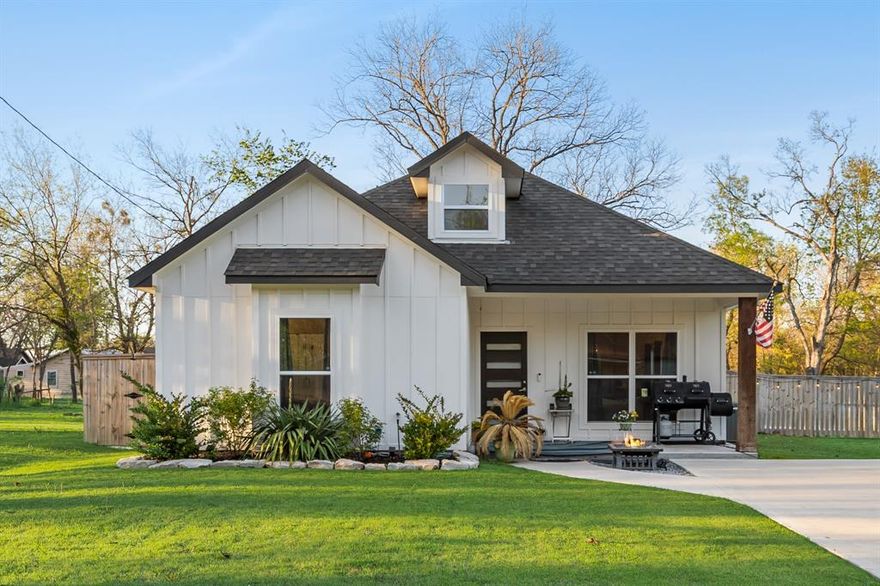 Welcome to peaceful living just minutes from the heart of Commerce! This beautifully maintained single-story home offers the perfect blend of modern comfort and quiet surroundings. With just over 1,300 square feet, this 3-bedroom, 2-bathroom home features a bright, open layout designed for easy everyday living. As you step inside, you are immediately welcomed into the spacious living area that flows seamlessly into the dining space and kitchen, creating a true open-concept floor plan that feels both inviting and functional. The layout makes entertaining effortless while still maintaining a cozy, comfortable atmosphere for relaxing at home. Outside, enjoy the calm and quiet setting that makes this property so special. With minimal road traffic, the sounds of nature often take center stage, creating a peaceful environment that’s perfect for unwinding after a long day. Whether you're enjoying your morning coffee or a quiet evening at home, the setting offers a sense of tranquility that can be hard to find! If you're looking for a home with an open layout, modern style, and a peaceful atmosphere, this is one property you won’t want to miss.