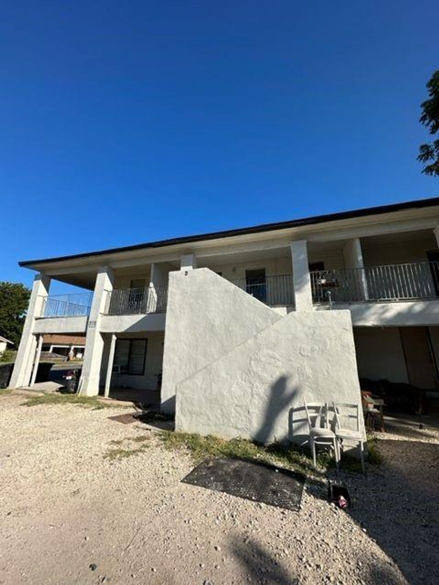 Super cozy 2 bedroom and 2 bathroom home! Comes with a stove with fridge. Water is split between other units. This home is a must see.
All pets must be approved
Requires enrollment in resident benefit package. Resident Liability insurance is required