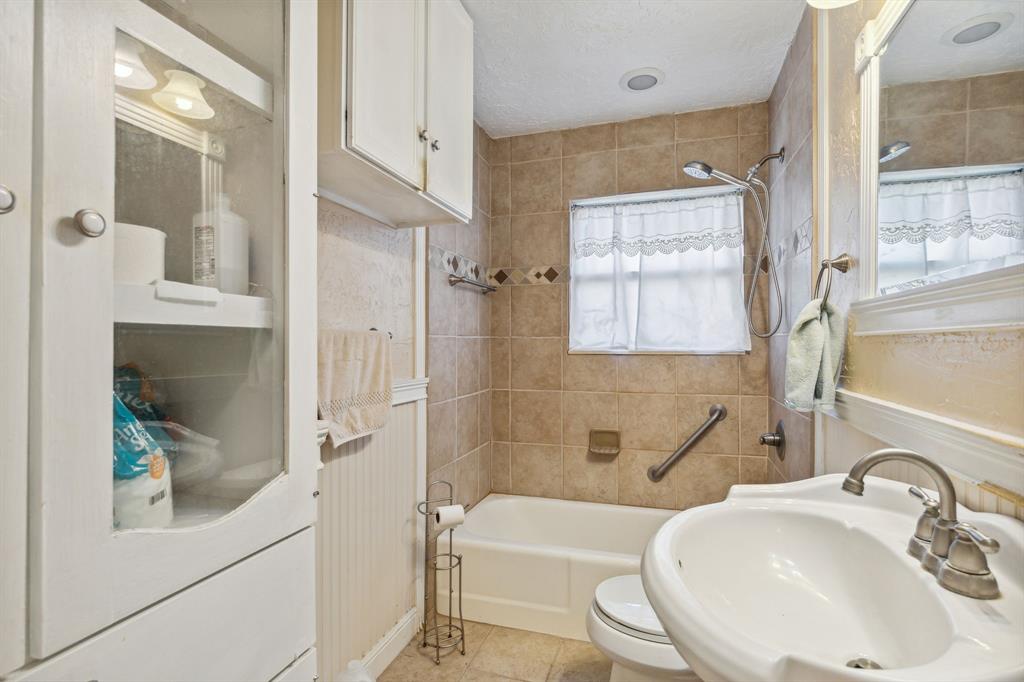 Freeway Park 01 - Residential