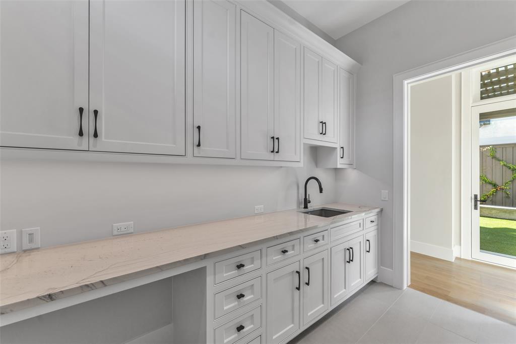 The Lawn at Glen Abbey - Residential