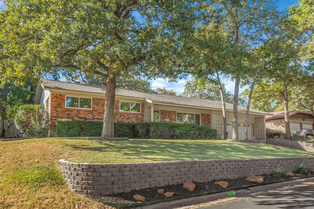 713 Edgehill Drive