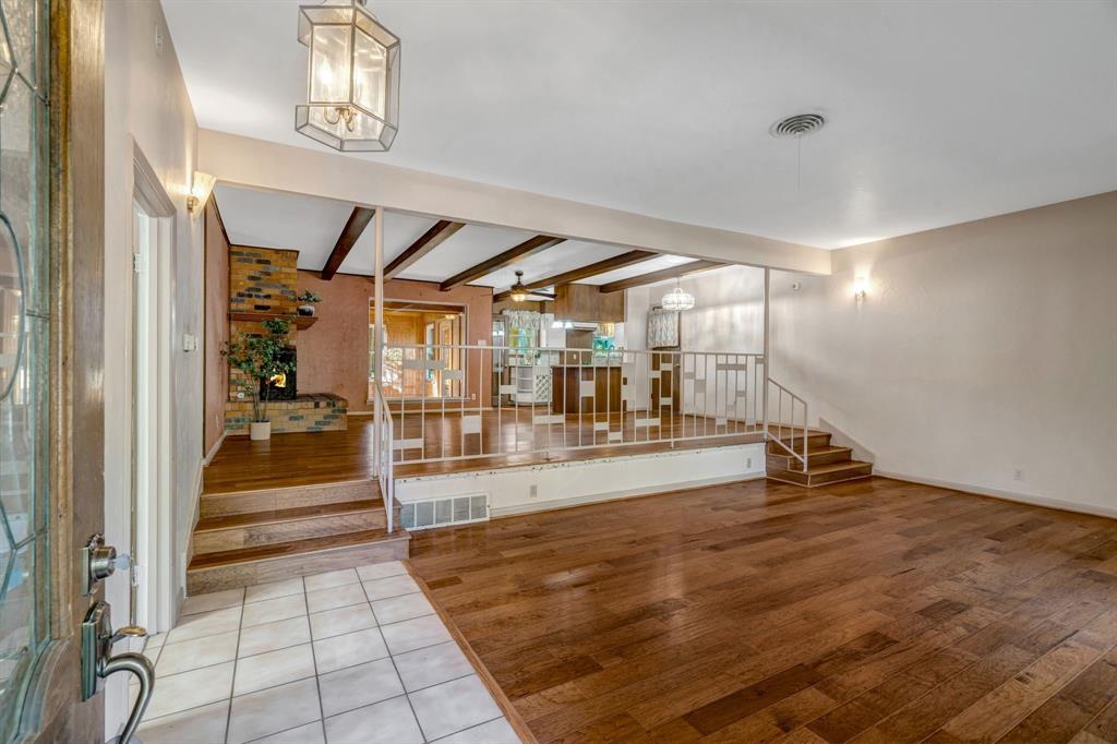 713 Edgehill Drive