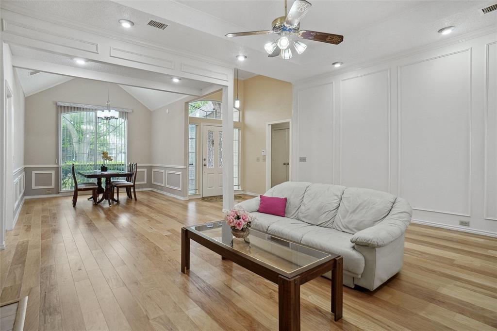 2337 Fox Glenn Circle
