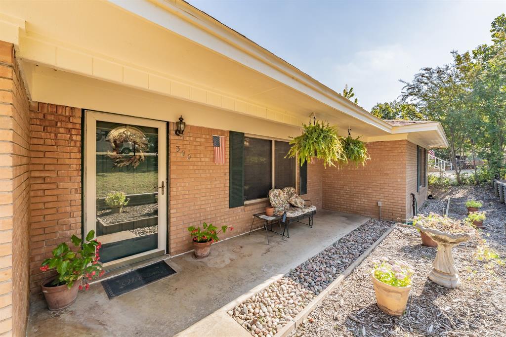300 Shoreline Drive