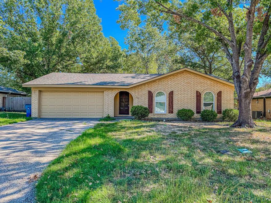Introducing a charming updated farmhouse 3 bedroom, 2 bathroom house located in a highly desirable Fannin Elementary neighborhood. This lovely home boasts a newly installed roof, providing both functionality and aesthetic appeal. Upon entering, you will be greeted by a welcoming atmosphere and an abundance of natural light. The spacious living area offers plenty of room for relaxation and entertainment. The kitchen is equipped with modern appliances and ample cabinet space, farmhouse floating shelving, granite counters all perfect for culinary enthusiasts. The three bedrooms are generously sized, providing comfortable accommodations for family or guests. Located in a desirable neighborhood, this house offers easy access to amenities such as schools, parks, shopping, and restaurants. Don't miss the opportunity to own this 3 bedroom, 2 bathroom home.