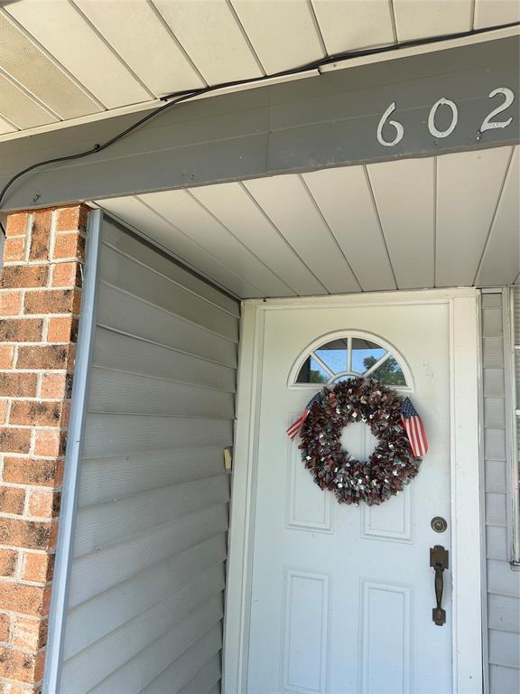602 W Karnes