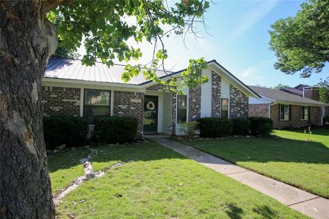 Photo of 1720 Crystal Way, Plano, TX 75074 (MLS # 21272509)