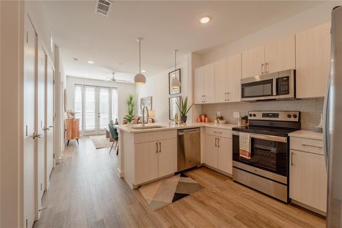 Photo of 105 S Bishop Avenue #227-1403, Dallas, TX 75208 (MLS # 21198348)