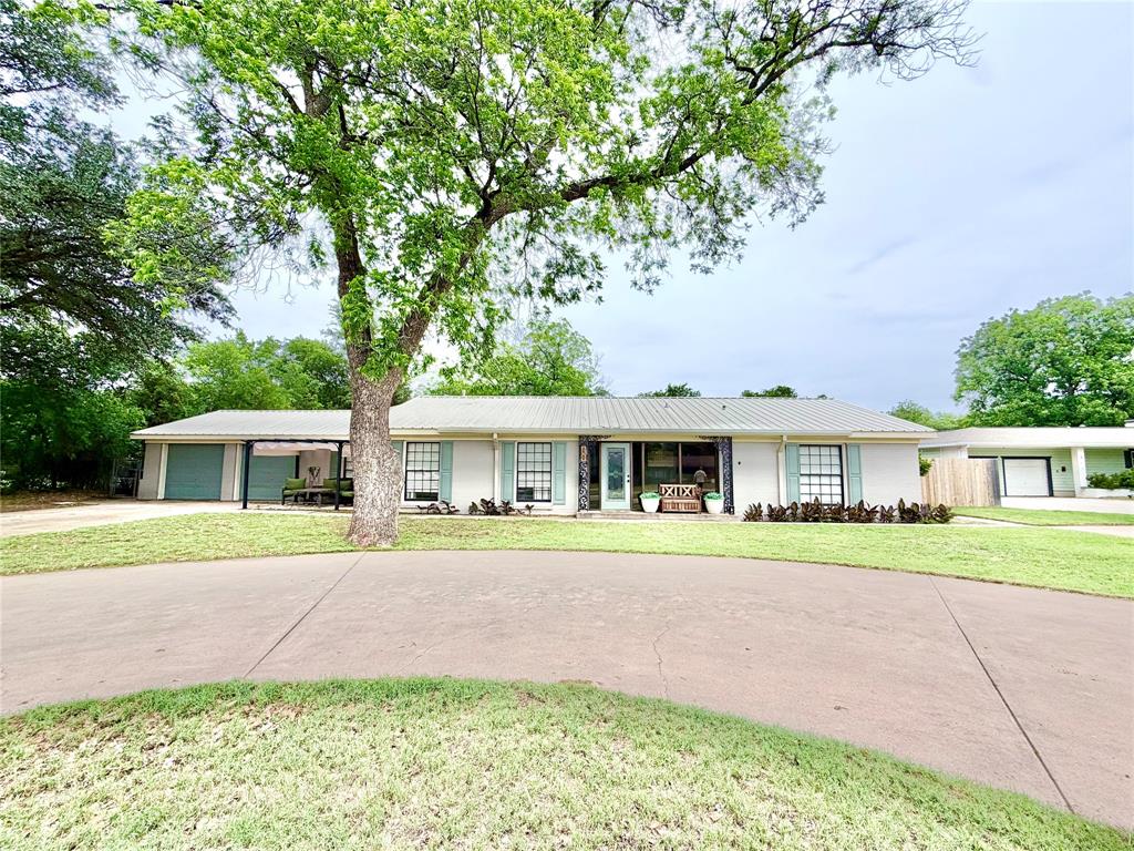 809 S Leggett Drive