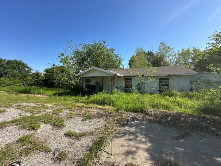 Photo 1 of 3 — 1726 County Road 279, Post Oak Bend, TX 75142