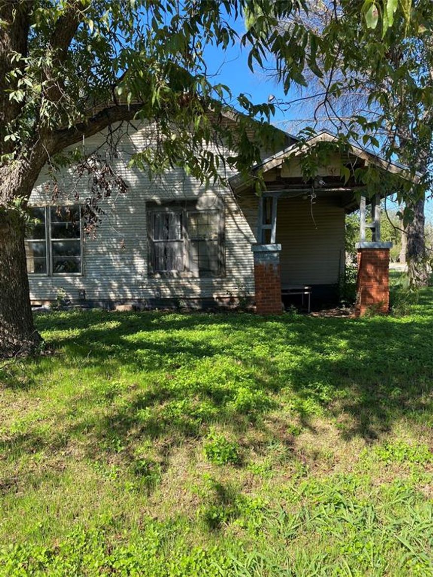 This home is on a corner lot it needs work but could be a really great home. This home has three bedroom two bath with lots of storage and a extra room that could be an office or a den. Has a storage shed and a large back lot. Pecan trees and pine tree in yard.
