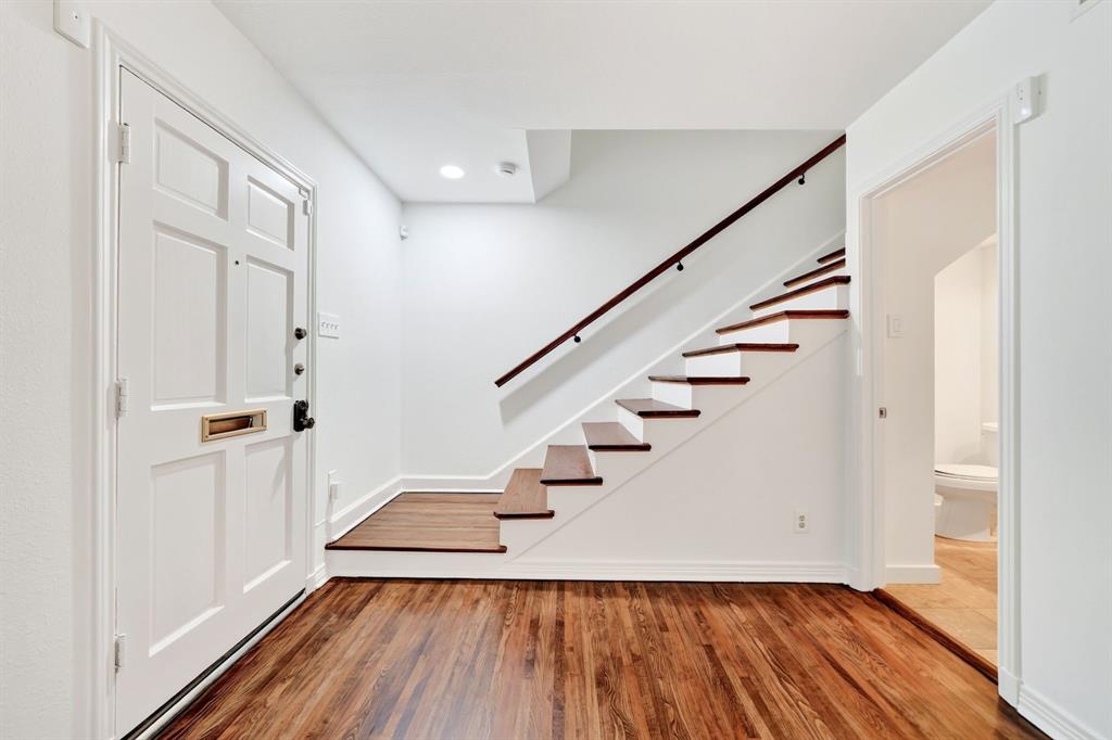 6435 Oriole Drive 6435