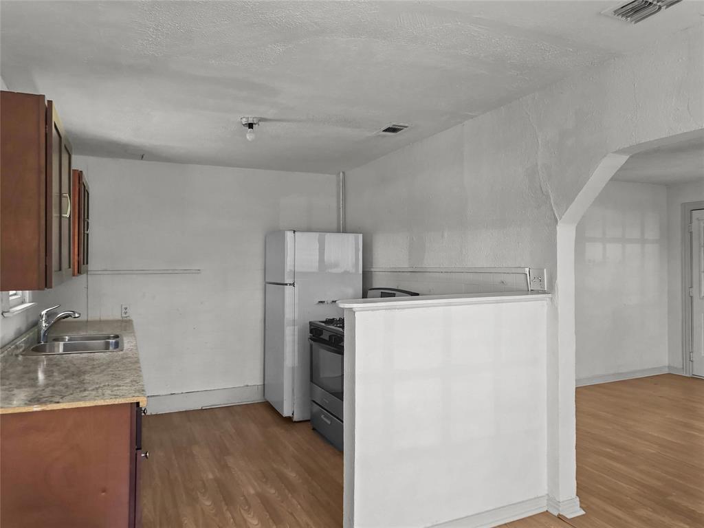 210 W Ave A