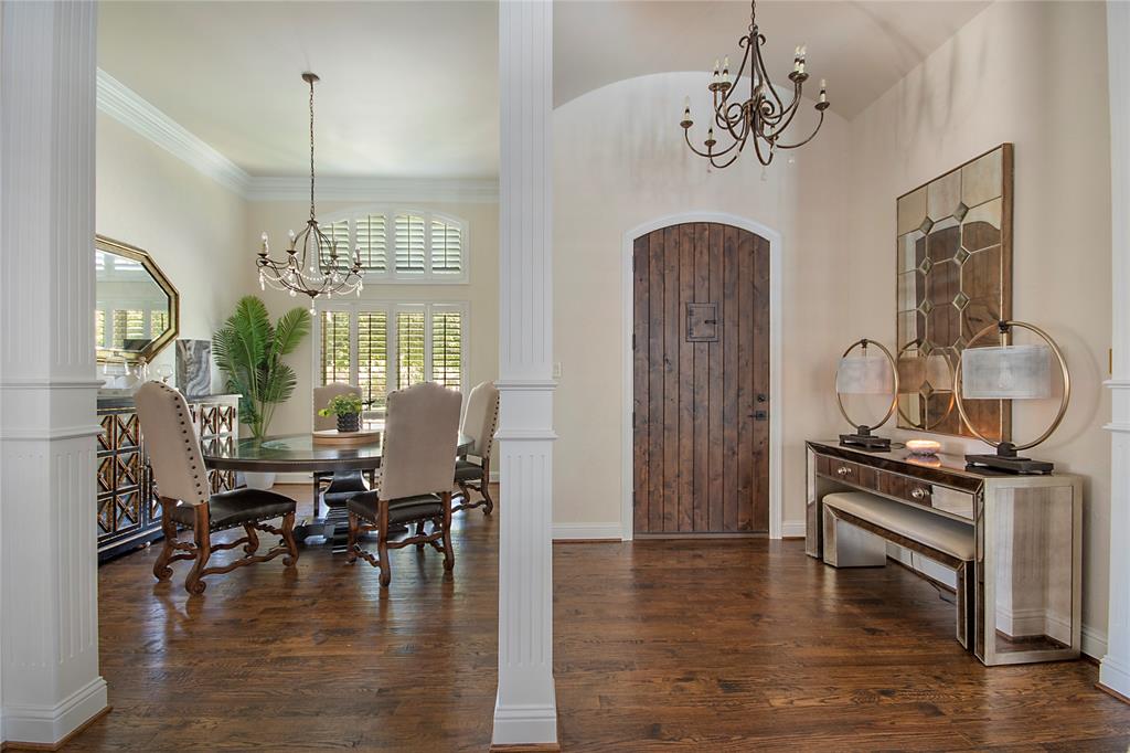 201 Rochelle Court