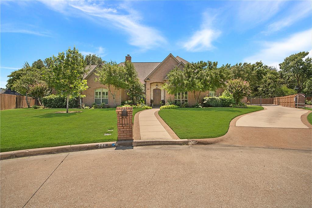 201 Rochelle Court