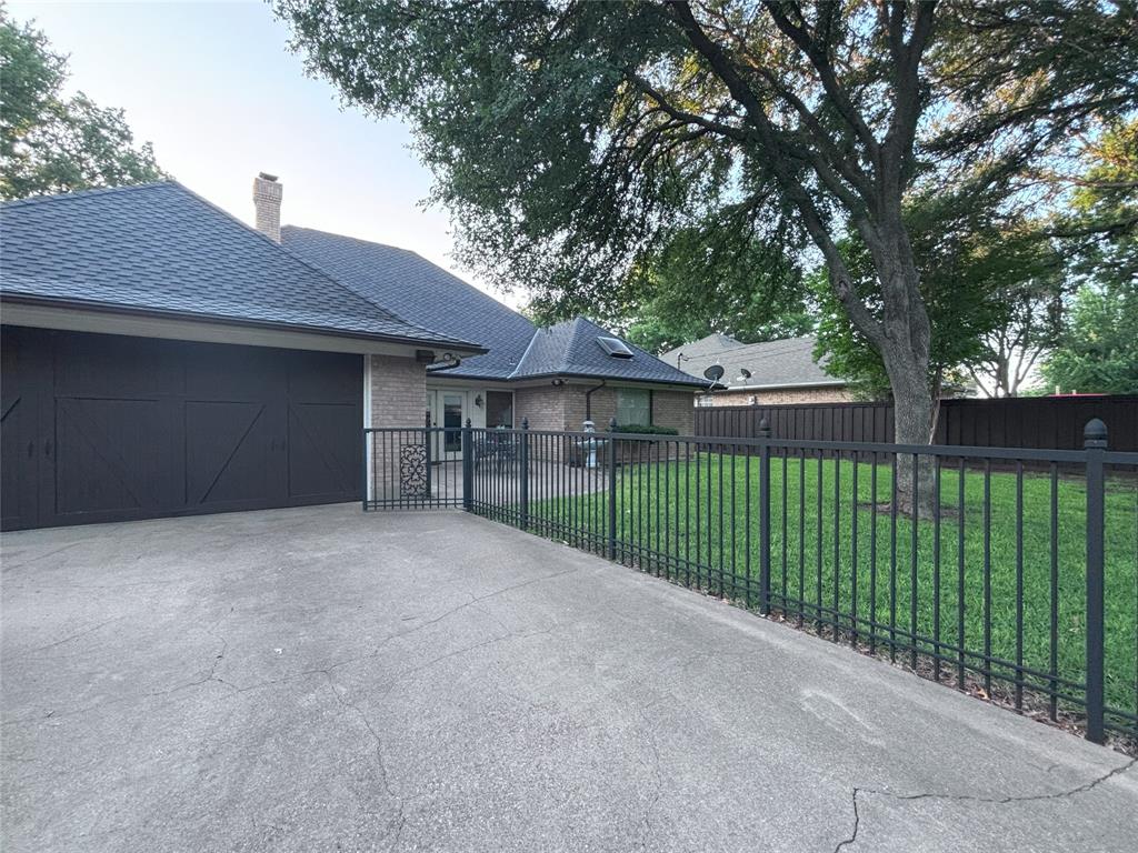 1515 Oak Forest Drive