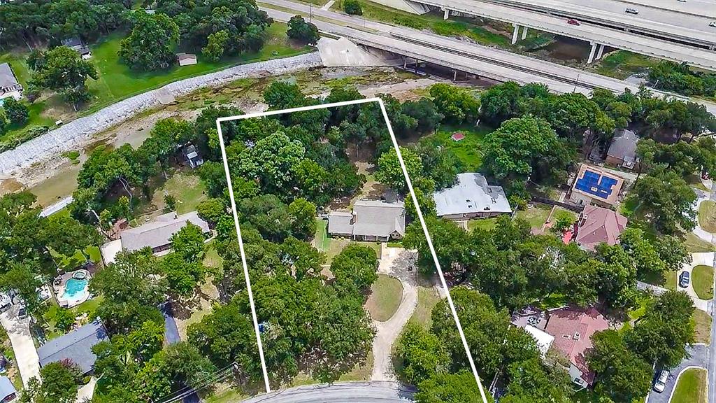 2210 Ivanhoe Circle