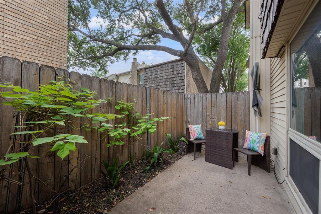 2710 Douglas Avenue 108