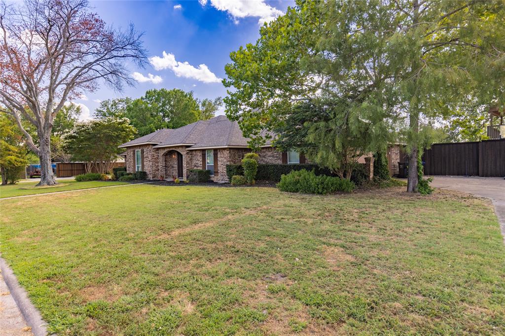 102 Royal Oaks Drive